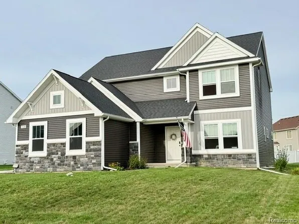 7048 Wildflower Ct, Grand Blanc, MI 48439