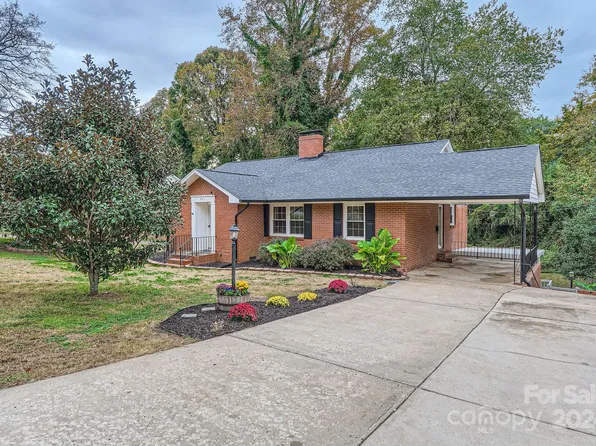 911 Churchill Dr, Gastonia, NC 28054
