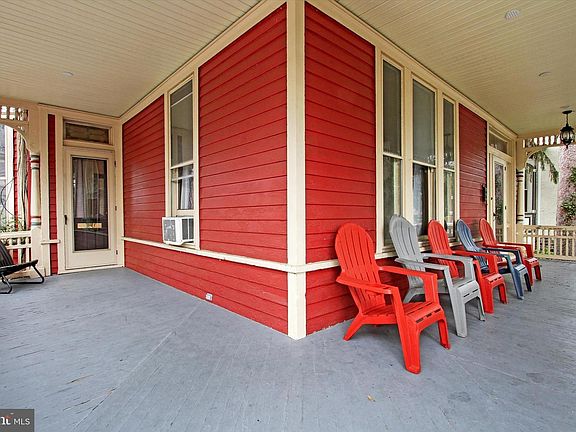 4th image of 204 Carlisle St