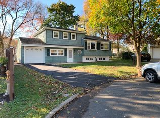 3 Nelson Ct, Colonia, NJ 07067