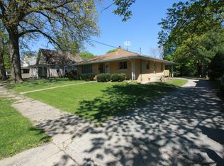 407 N Main St, Eureka, IL 61530