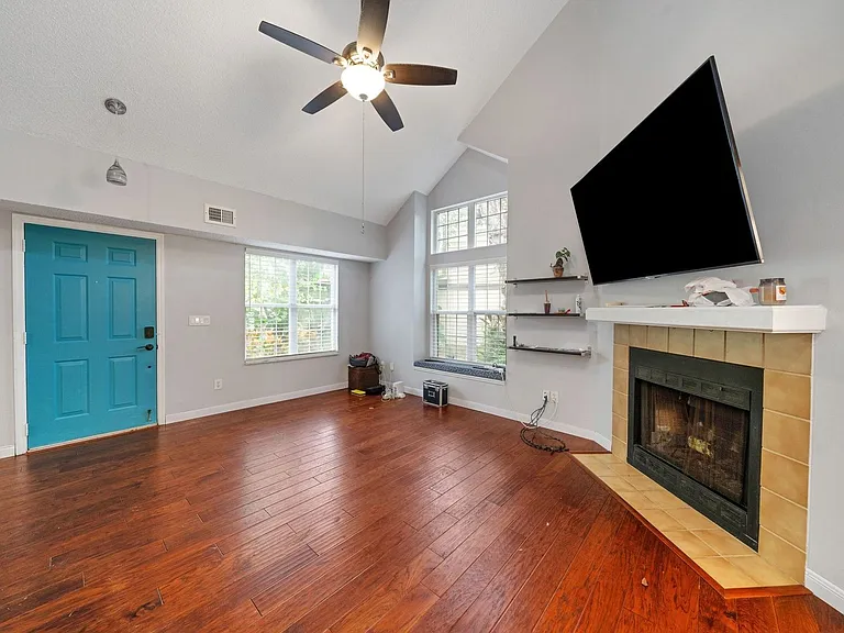 2758 Waymeyer Dr — Photo 5