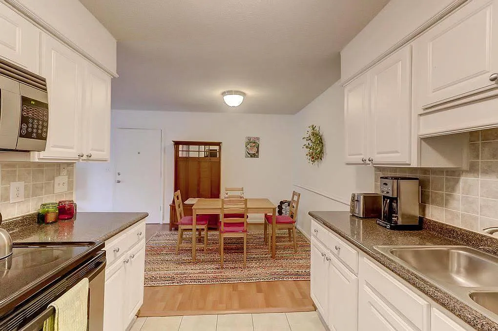 1402 Camp Rd — Photo 3