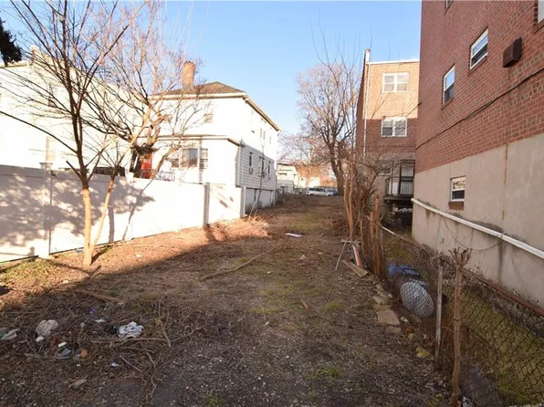 4421 Mundy Ln, Bronx, NY 10466