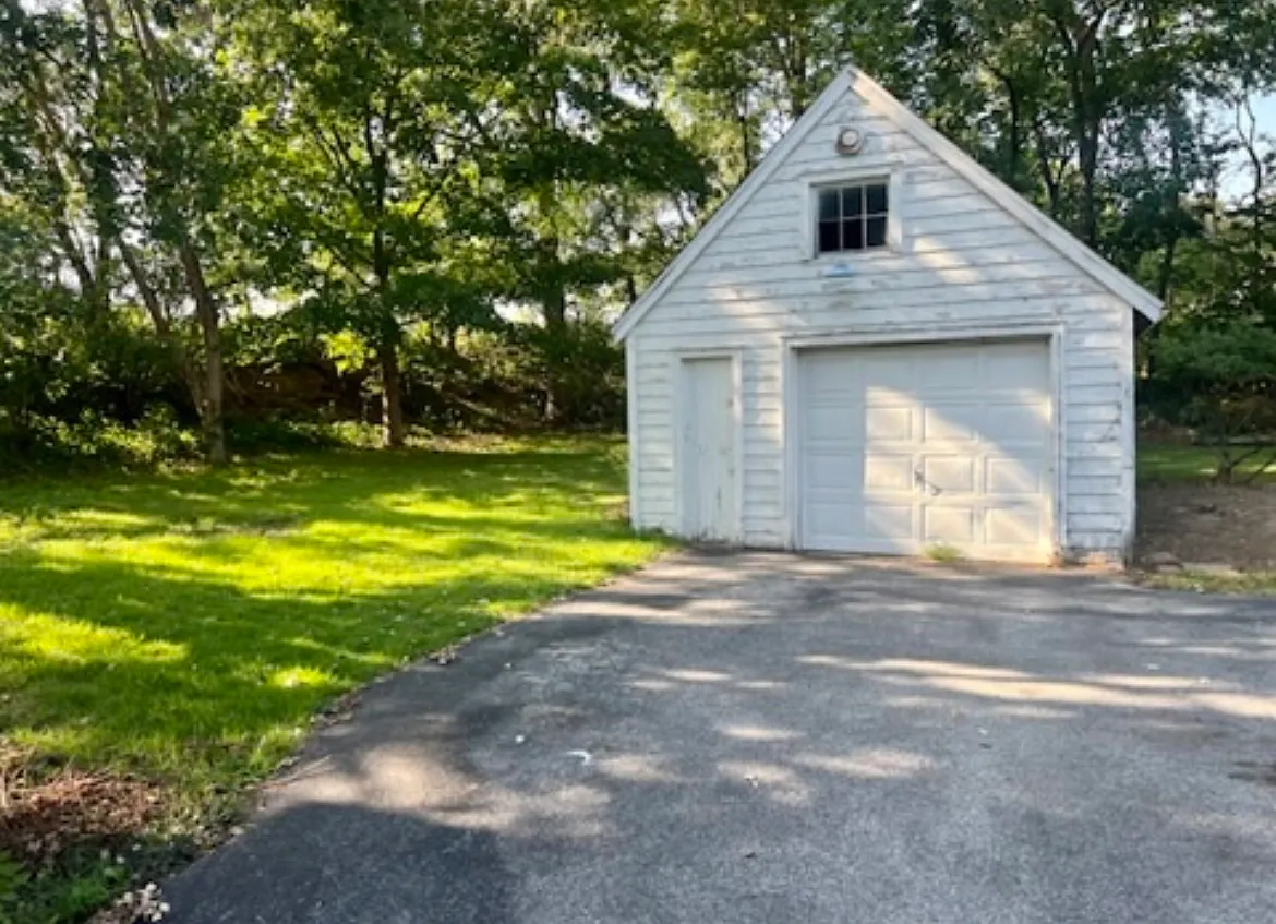 3 bed, 1.5 bath, 1146 sqft, $1,500 — Photo 4