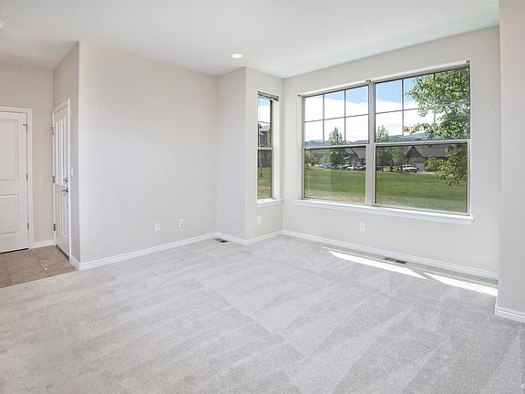 5th image of 760 Montgomerie Cir
