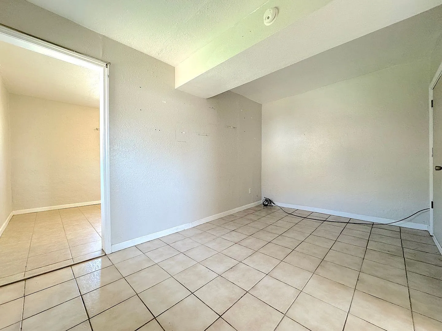 Central El Paso 1 Bed/1 Bath With All Utilties Included! — Photo 4