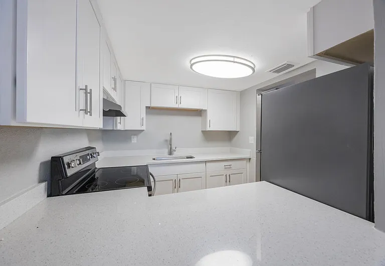3060 Clinton St S #8 — Photo 8