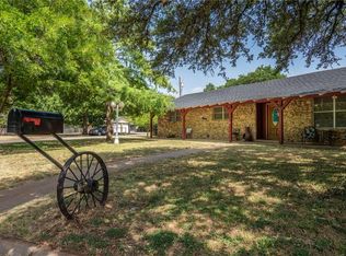 1014 Davis St, Cleburne, TX 76033