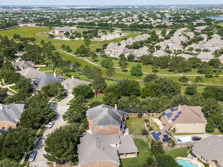 9318 Rainbluff Ln — Photo 33