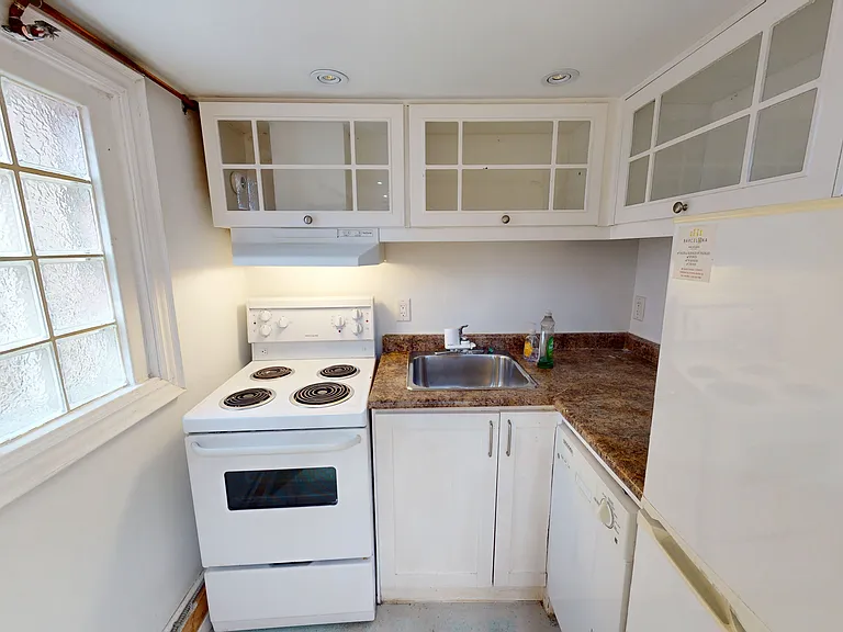 39 Markham St #MAIN REAR — Photo 6