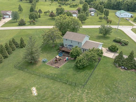 3rd image of 301 Ridgewood Ct