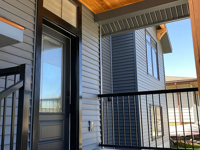 105 Maple St — Photo 2