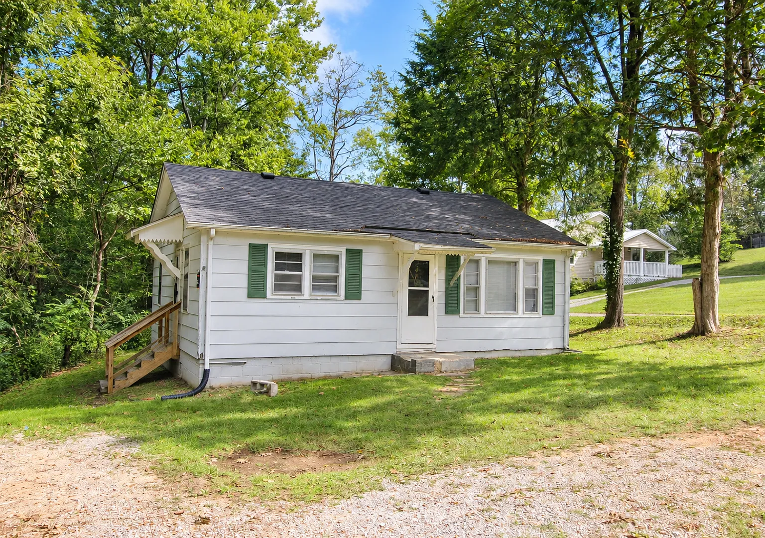 Pet-Friendly 2-Bedroom Home in Algood with a Large Living Room & Kitchen — Photo 1
