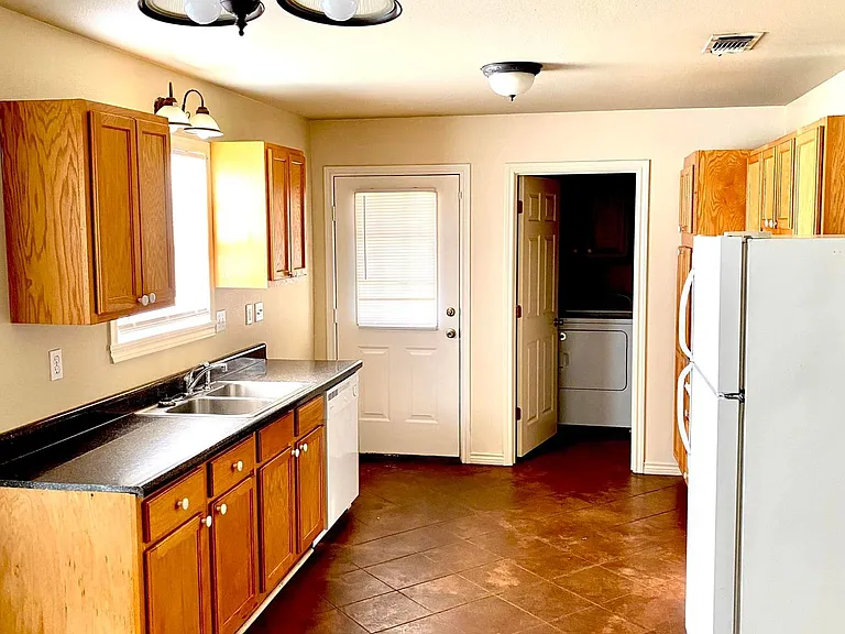 4301 Old Tyler Rd — Photo 4