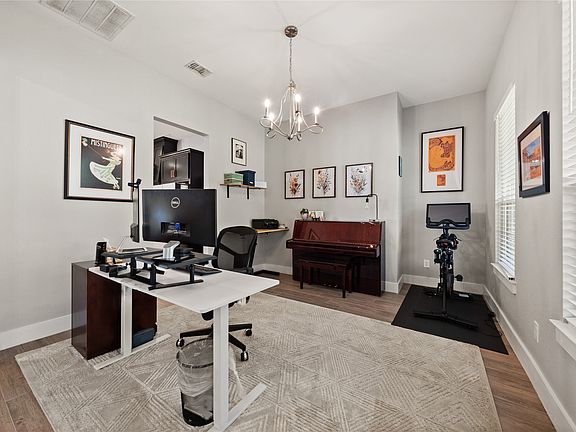 5th image of 400 Adell Cir