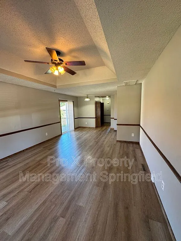 2 bed, 1.0 bath, 920 sqft, $1,075 — Photo 3