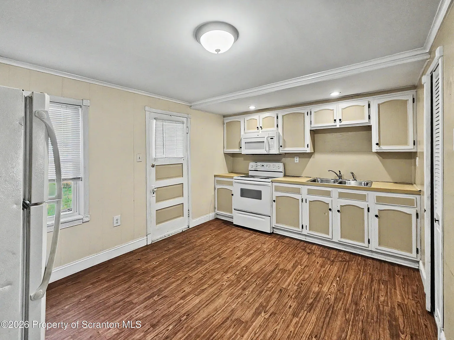 2 bed, 1.0 bath, 850 sqft, $1,075 — Photo 3