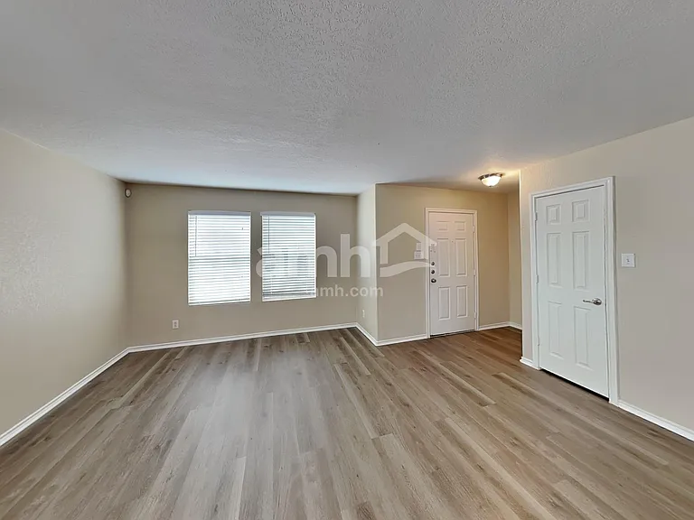 512 Hinge Loop — Photo 9