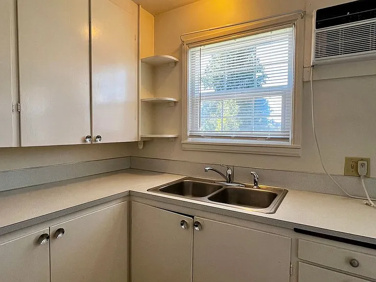 2608 Bonnie Doon Ave — Photo 5