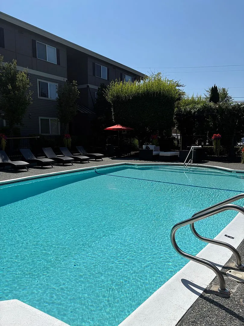 Monterey At Lake View Drive — Photo 4