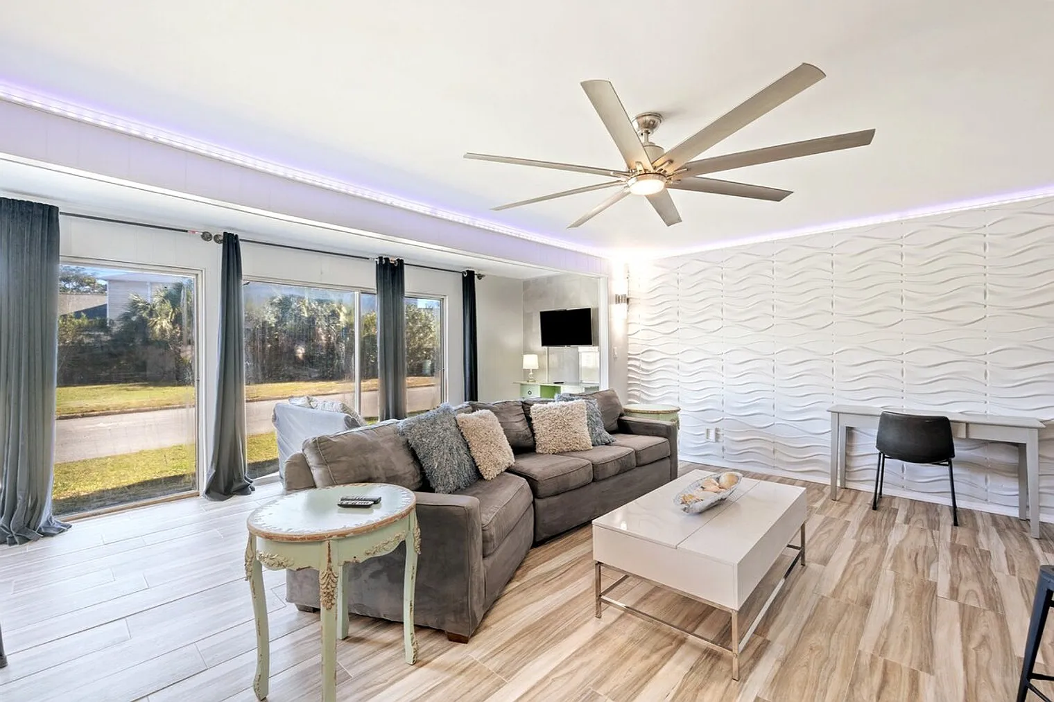 2 bed, 1.0 bath, 1044 sqft, $3,767 — Photo 4