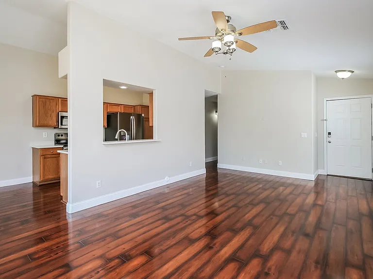 1617 W Kesler Ln — Photo 4