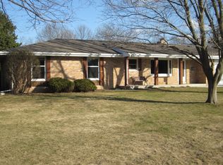 W298N5524 Green Briar Dr, Hartland, WI 53029