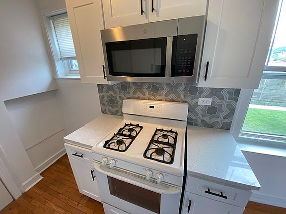 3rd image of 1755 W Albion Ave