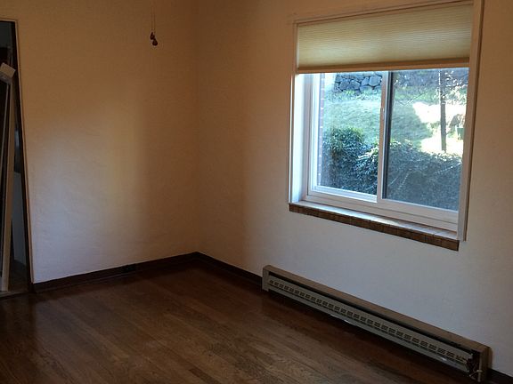 2nd image of 108 E Rockwood Blvd #9
