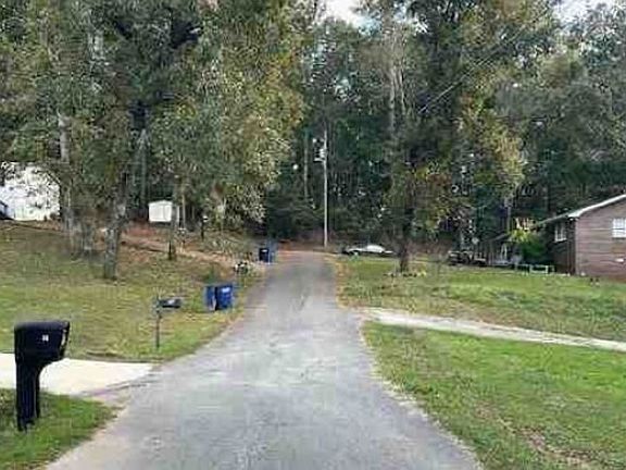 Exterior Neighborhood (street photo)