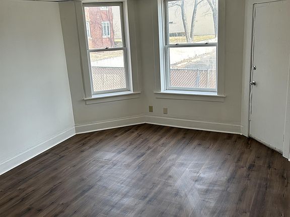 3rd image of 417 E Cook St #11154805