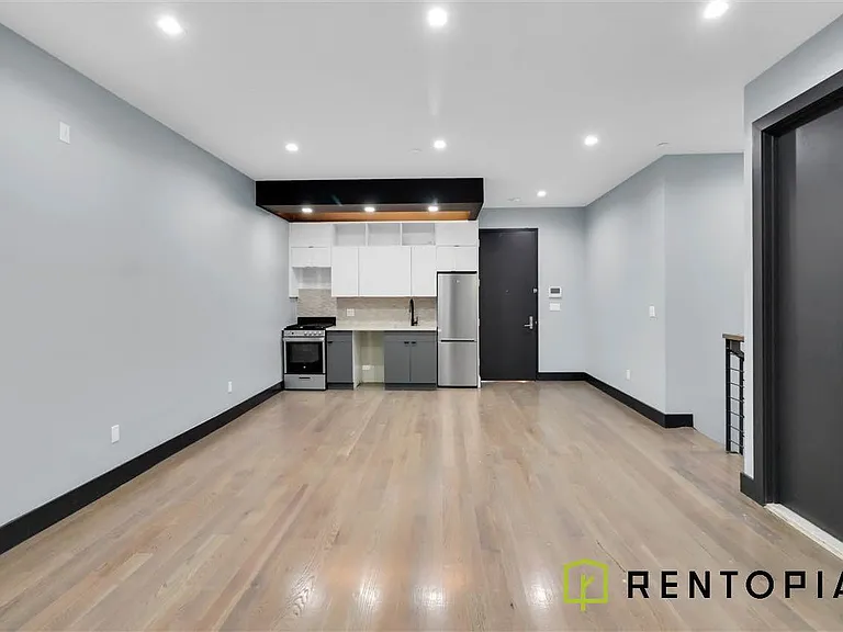 540 Driggs Ave #1E — Photo 8