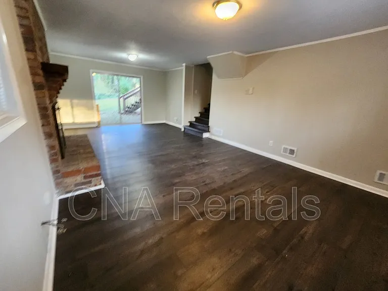 3146 Vandiver Dr — Photo 18