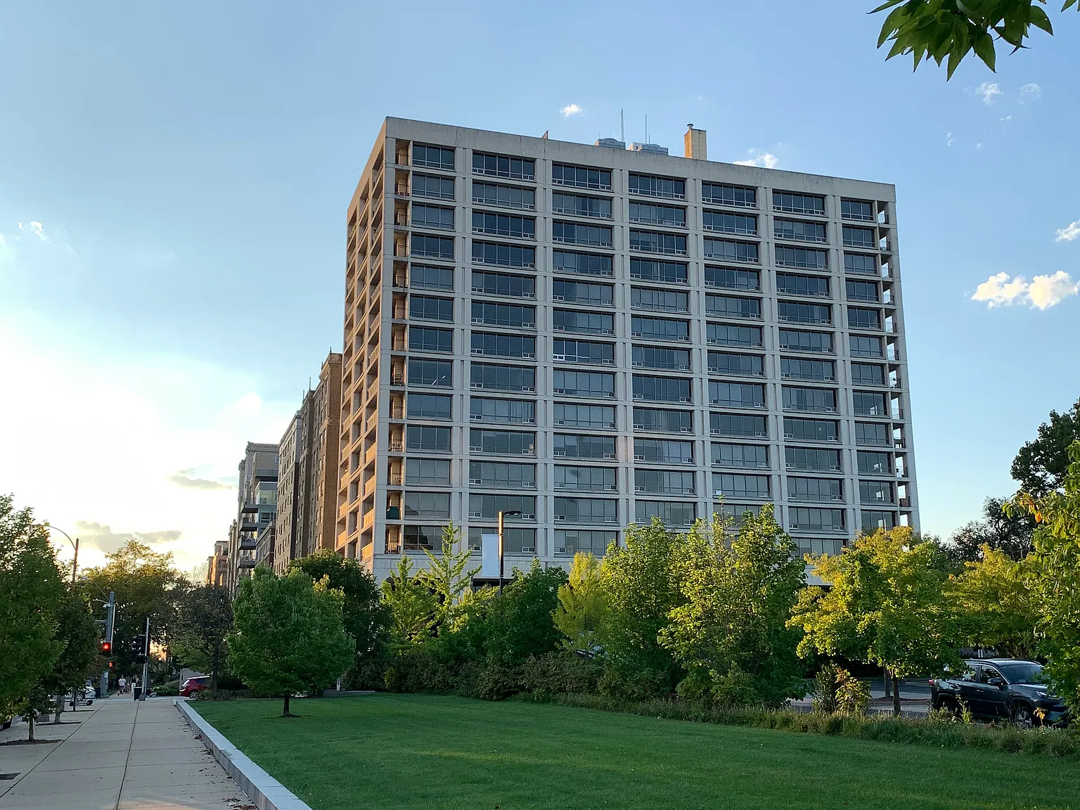 3 bed, 2986 sqft, $5,100 — Photo 4