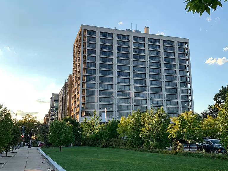 4501 Lindell Blvd #16C — Photo 4