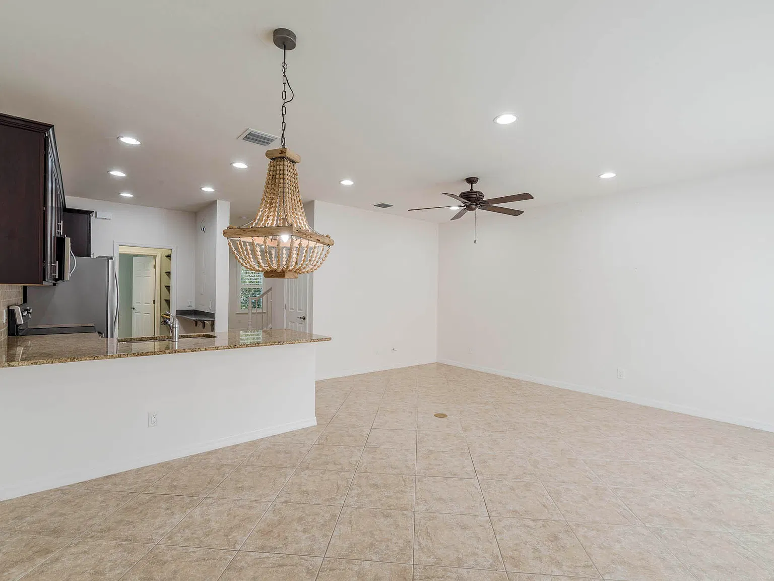 3 bed, 2.5 bath, 1890 sqft, $4,250 — Photo 2