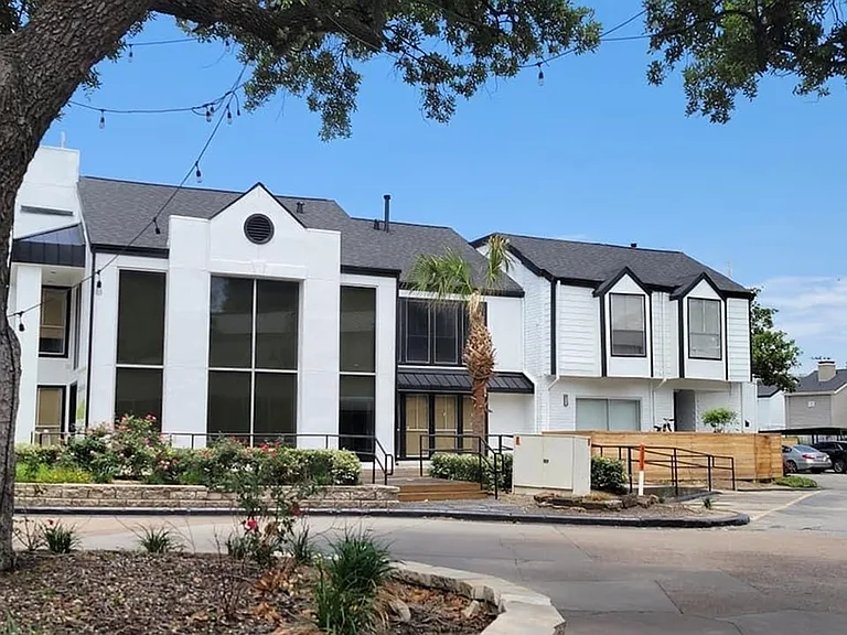 Bayou Park Apartments — Photo 11