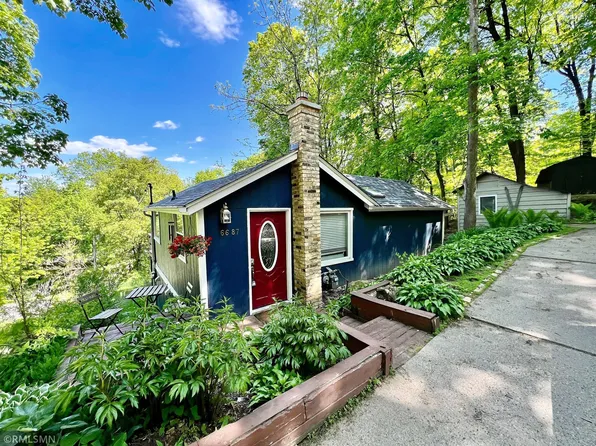 6687 Deerwood Dr, Chanhassen, MN 55317