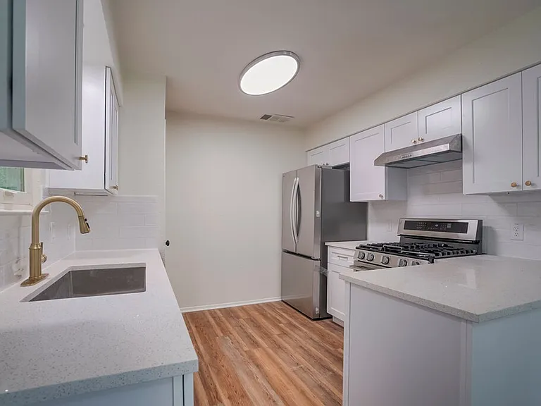 606 Splitrock St — Photo 8