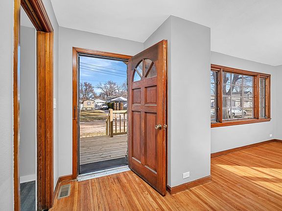 5th image of 537 Saint George St