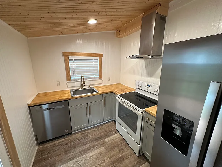 1380 Tioga Ave — Photo 2