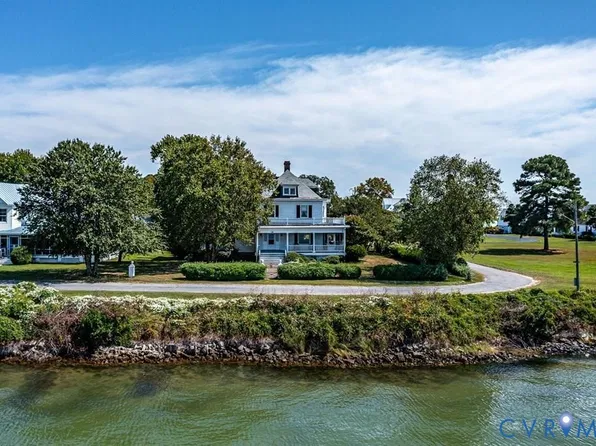218 Fleeton Point Cir, Reedville, VA 22539