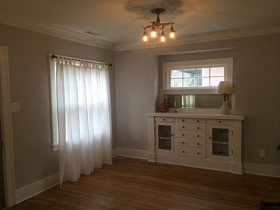 Front room/Dining room