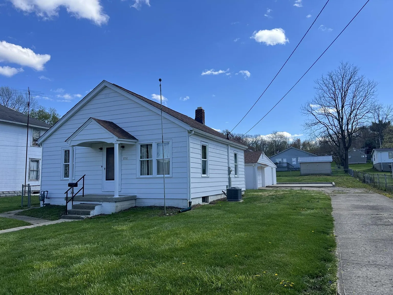858 W Hubert Ave photo 1