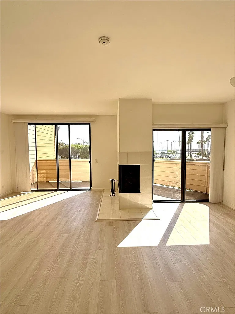 2 bed, 1923 sqft, $5,900 — Photo 1