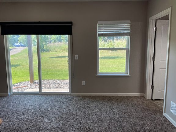3rd image of 9579 Olive Ln N