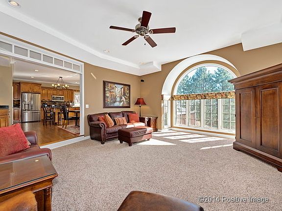5th image of 2S421 Canterbury Ct