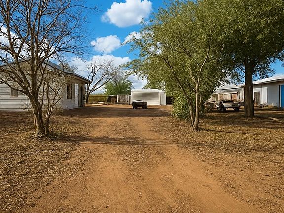 3rd image of 504 N Cedar