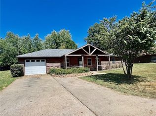 12 Sandi Cir, Dearborn, MO 64439